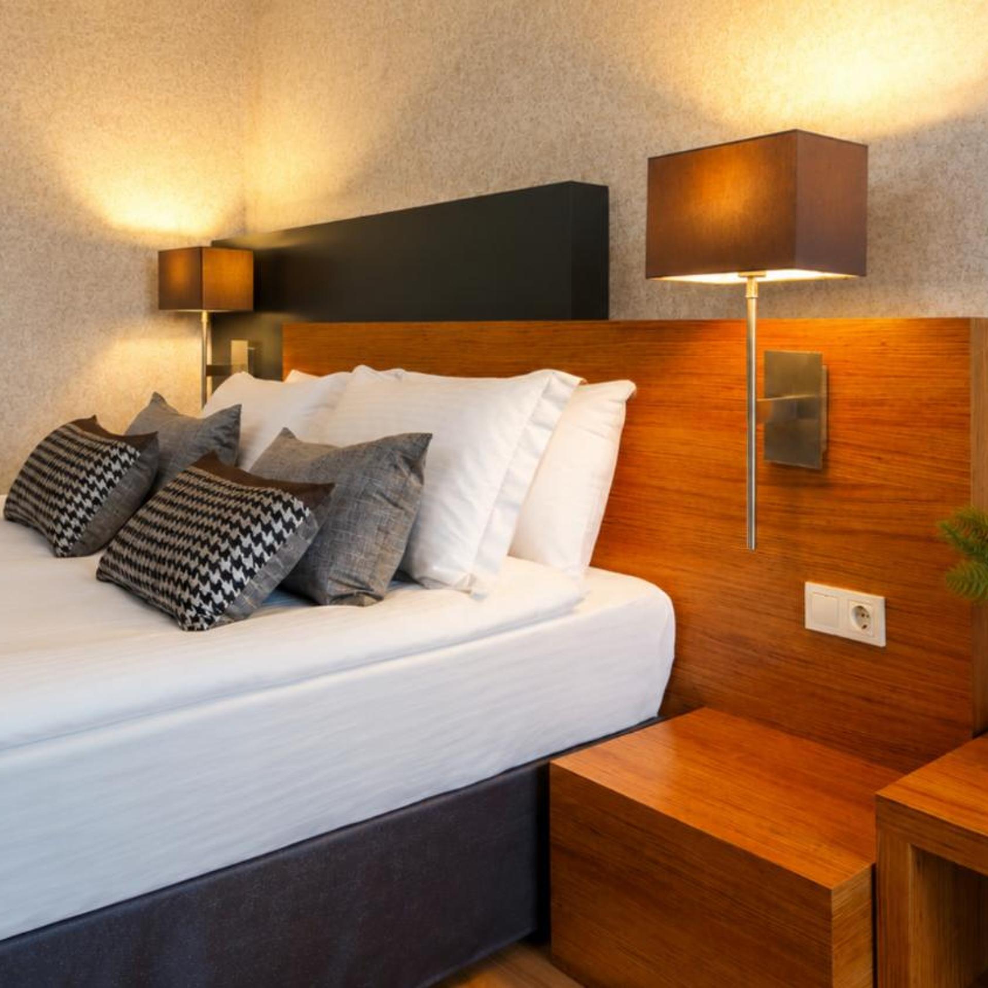 Qinn Hotels 20/50