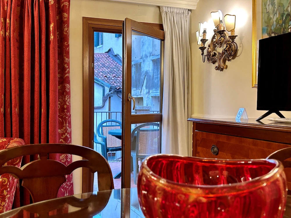 Torre dell Orologio Suites 12/60