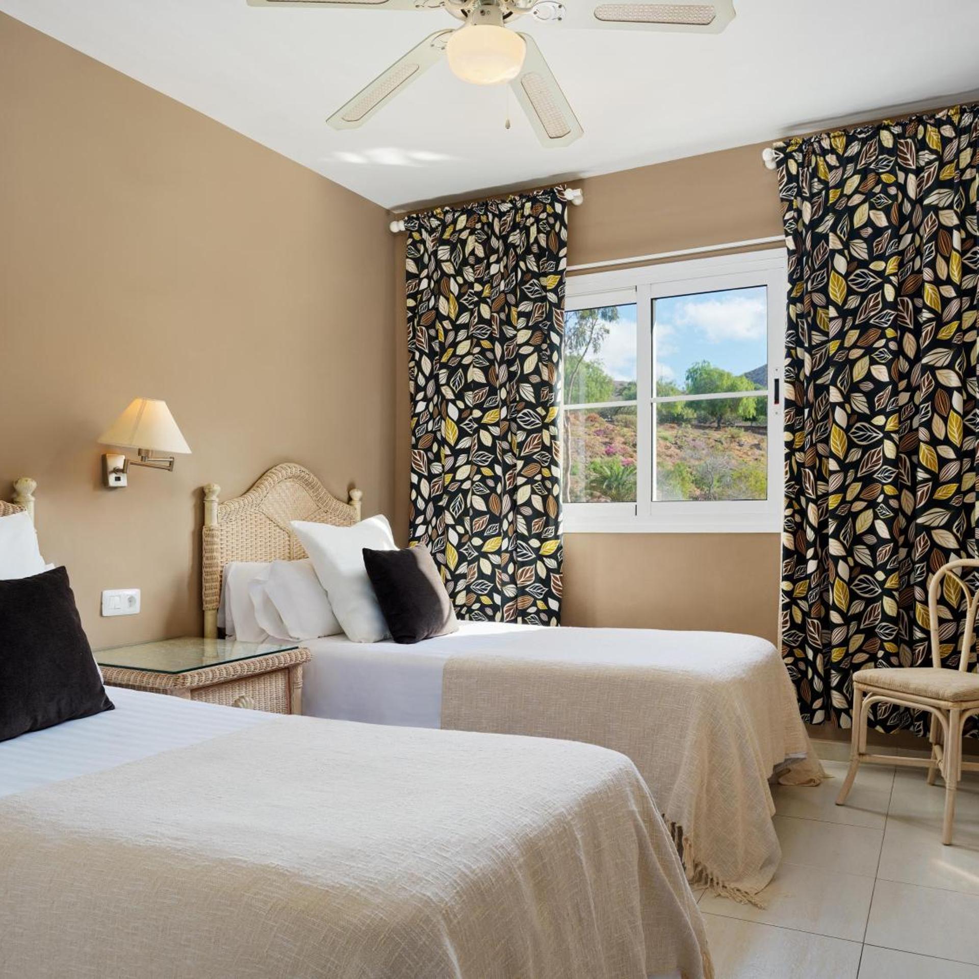 2 Bedrooms, Suite, Sofa