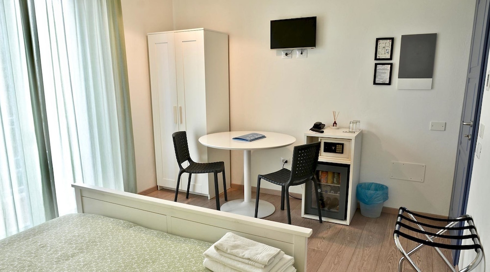 Petit Hotel 33/50