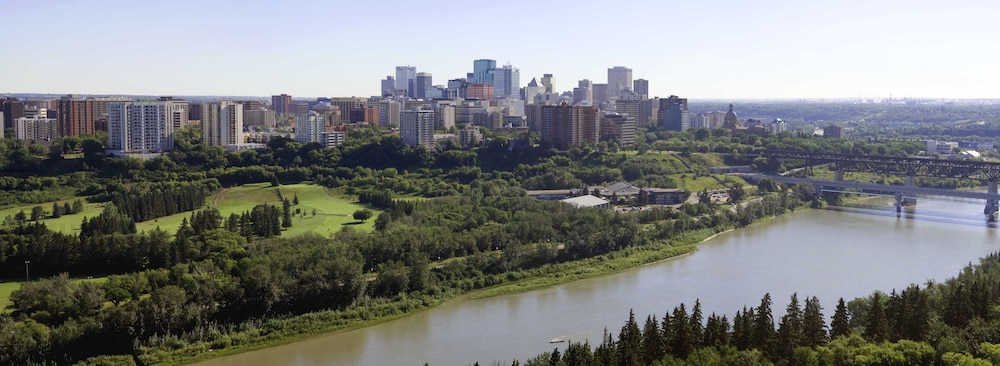 University of Alberta - Guest Accommodation 37/45
