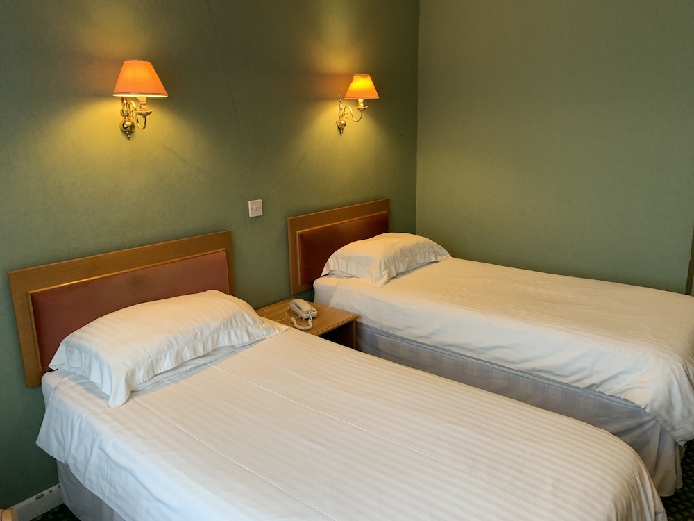 Trouville Hotel 48/76