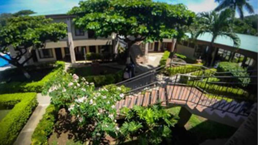 Hotel And Villas Huetares 33/50