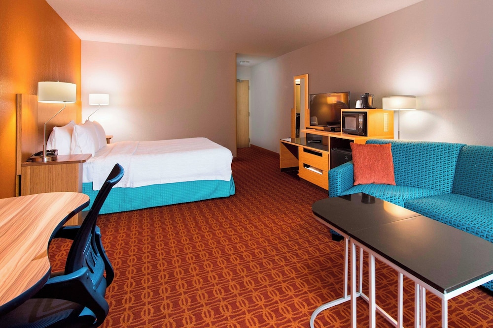 Fairfield Inn Suites By Marriott Ft Myers Cape Coral 11/50
