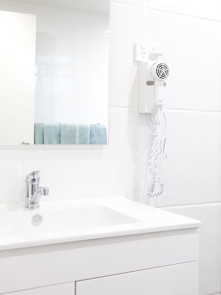 NARELLAN MOTOR INN 28/54