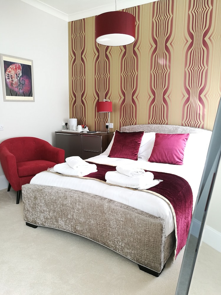 غرفة بسرير مزدوج، The Devon Court 6/10