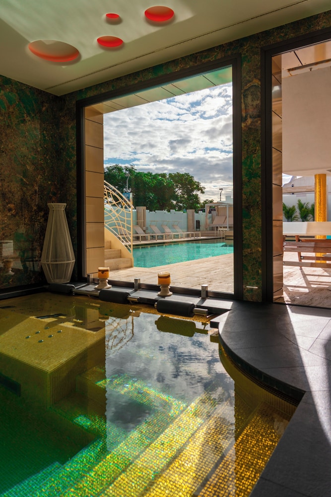 The Promenade Luxury Wellness Hotel 41/68