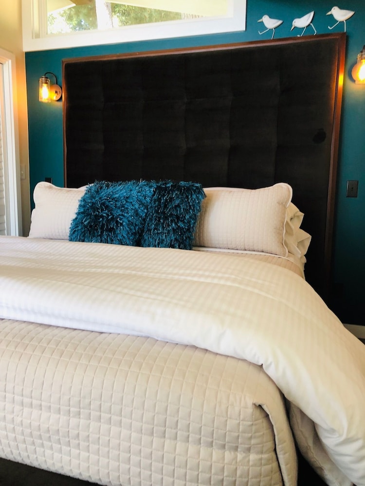 Cal King, Luxury, King Bed