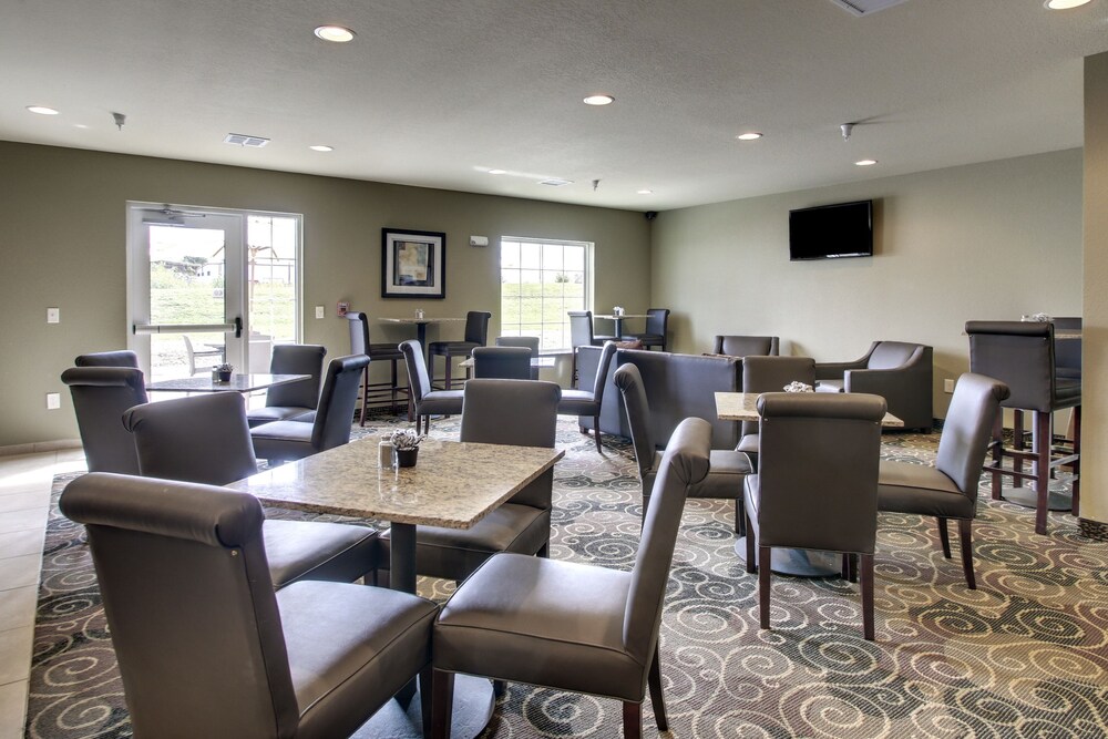 Cobblestone Inn and Suites Avoca 29/40