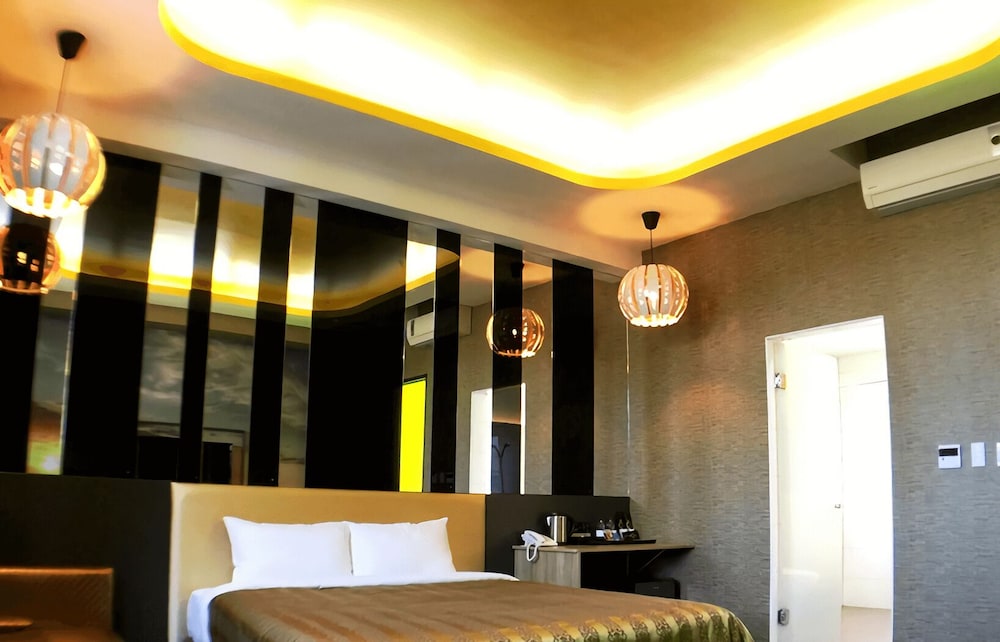 Coco Motel 25/46