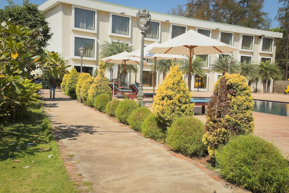 Meridian Bay Resort and Spa Kundapur 42/53