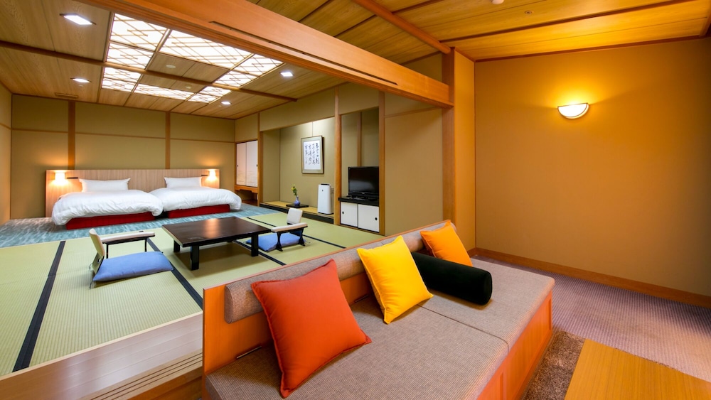Hotel Tatsuki 12/18
