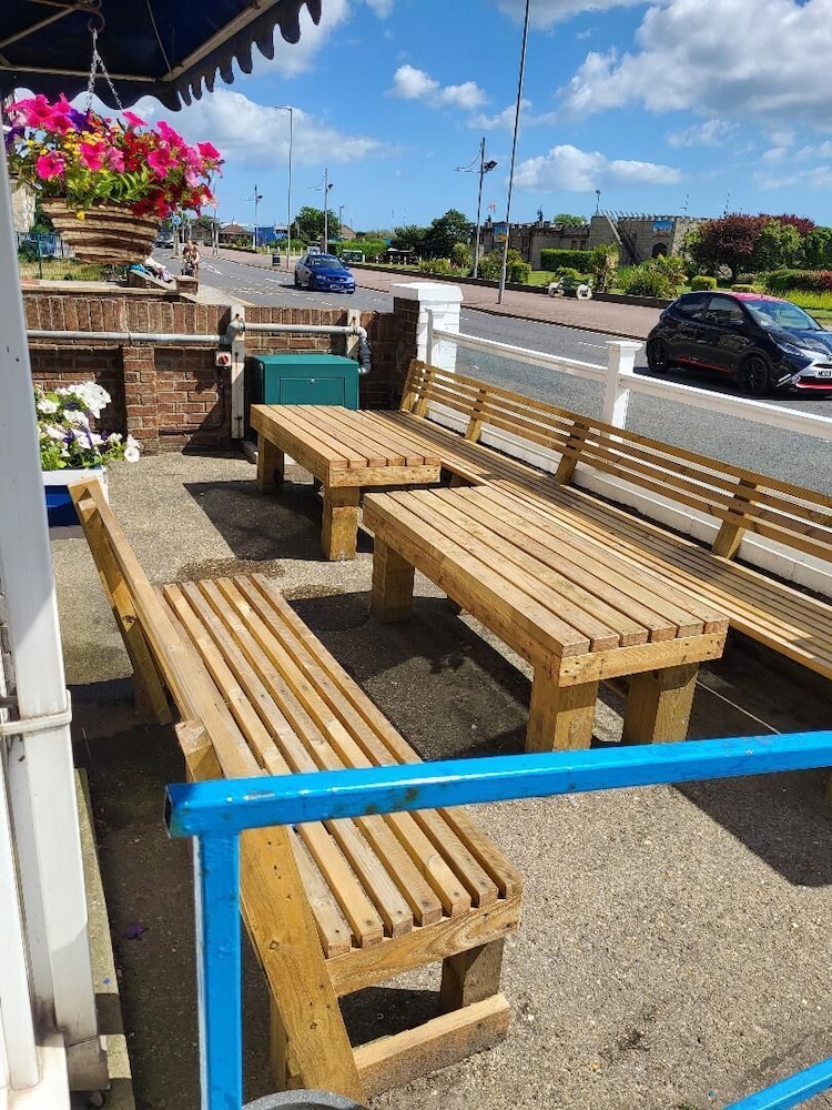 North Parade Seafront Accommodation 23/50