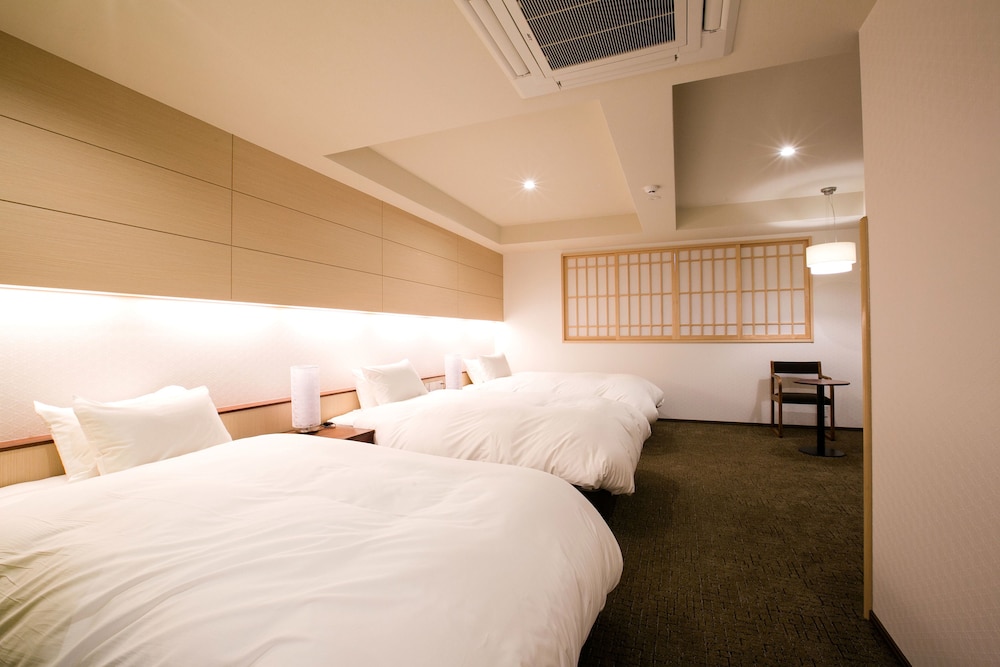 ROOM, TRIPLE