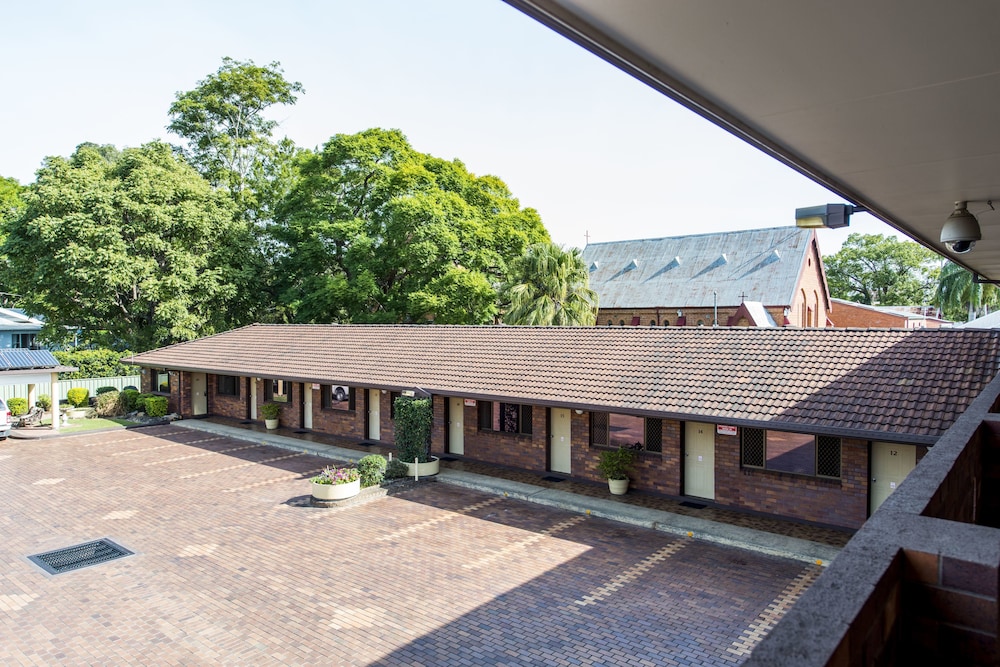 The Abbey Motor Inn 41/44