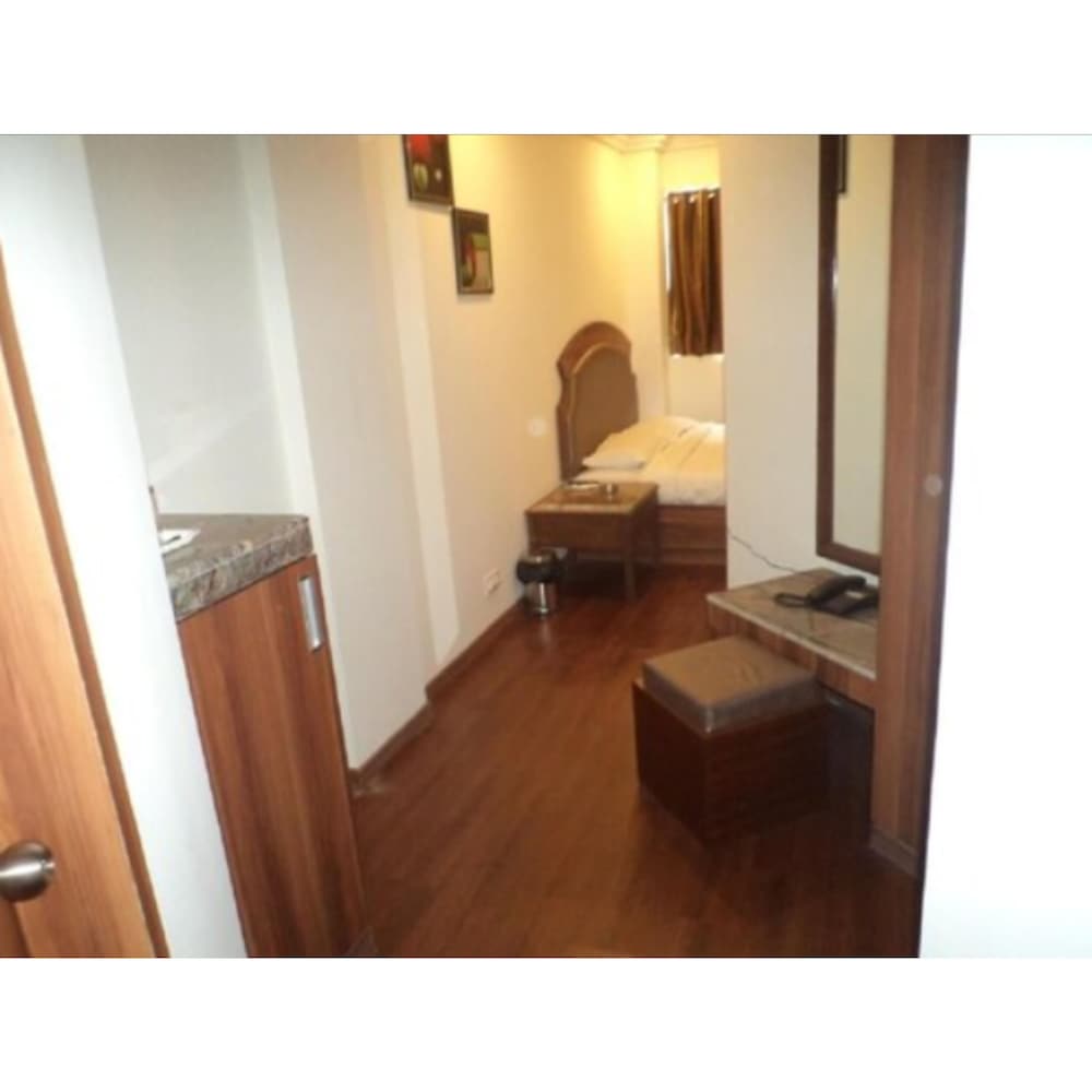 Lords Eco Inn Gandhidham 14/23