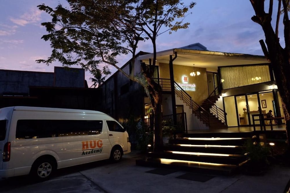 Stay With Hug Poshtel & Activities 7/37