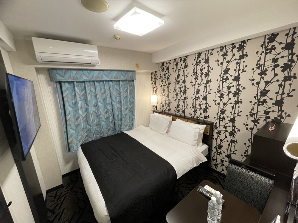 STANDARD, QUEEN BED