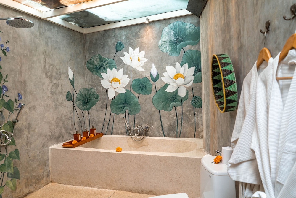 The Sender Pool Suite 46/50