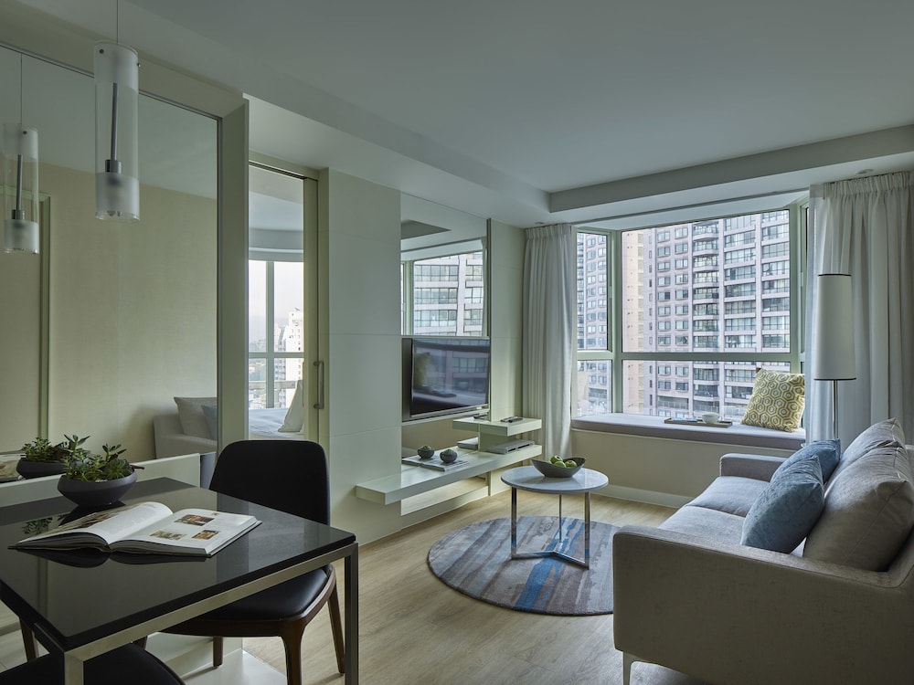 Two Macdonnell Road 30/47