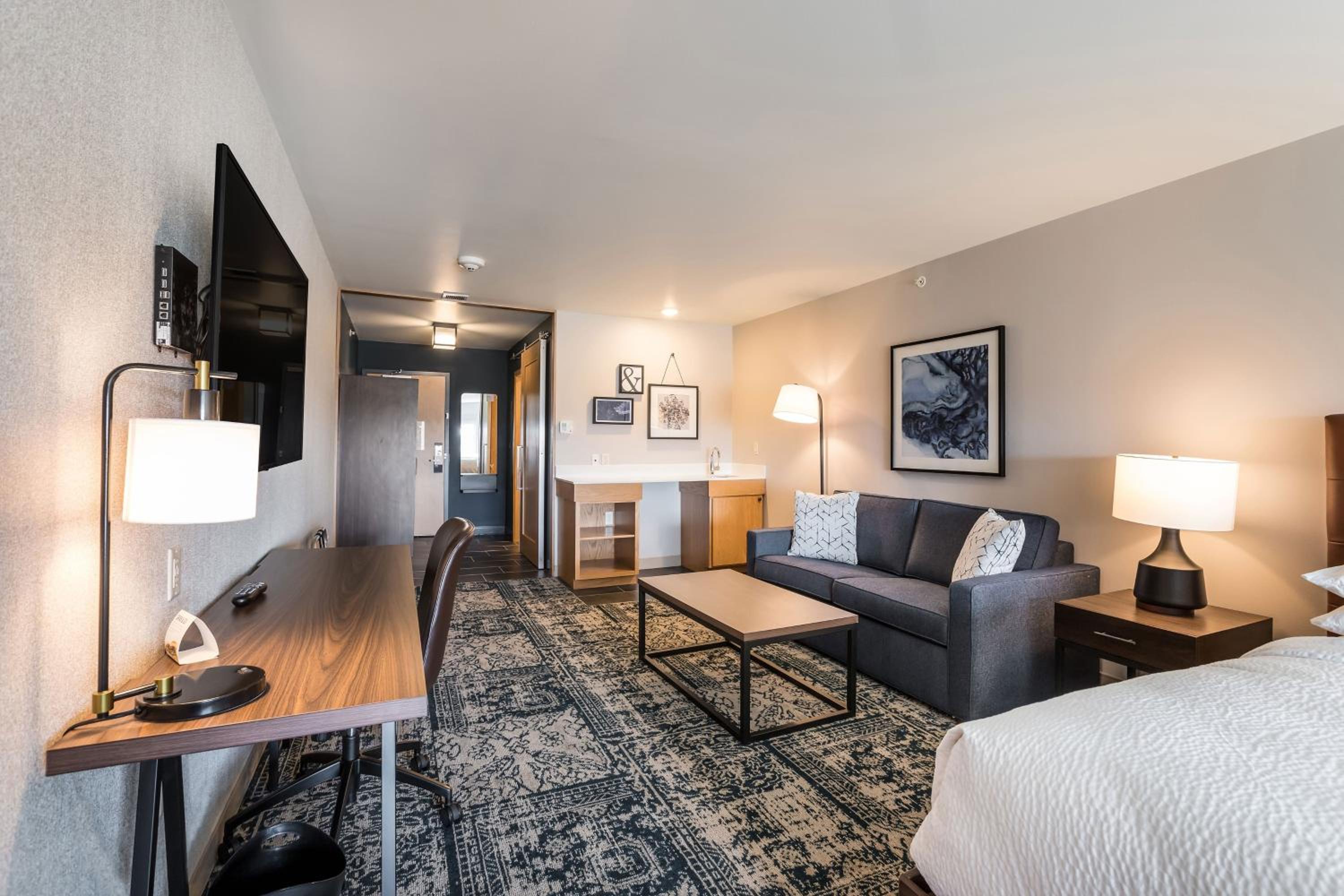 جناح بسريرين كوين بإطلالة على المدينة مع أريكة، Four Points By Sheraton Elkhart 2/4