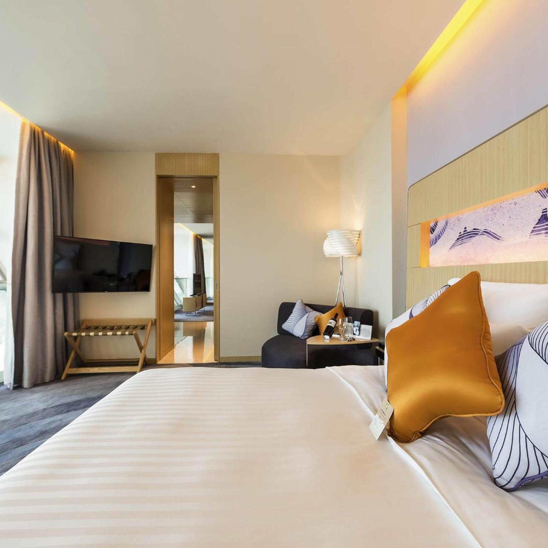 Suite, King Bed, Novotel Suzhou Sip 2/4