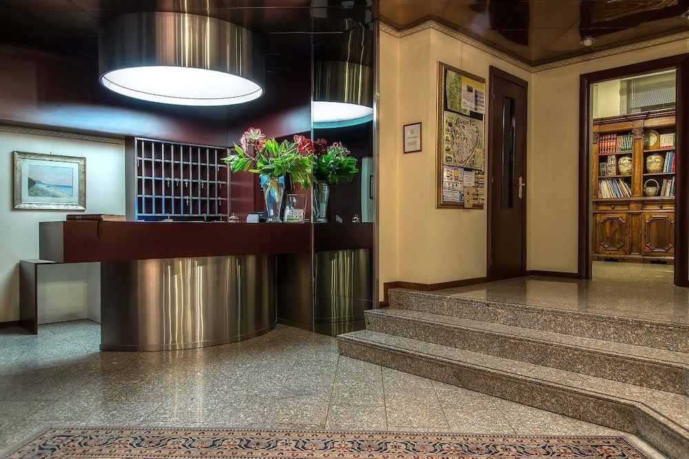 Mini Palace Hotel 4/64