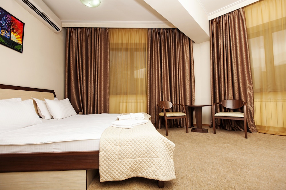 Alma Hotel 40/76