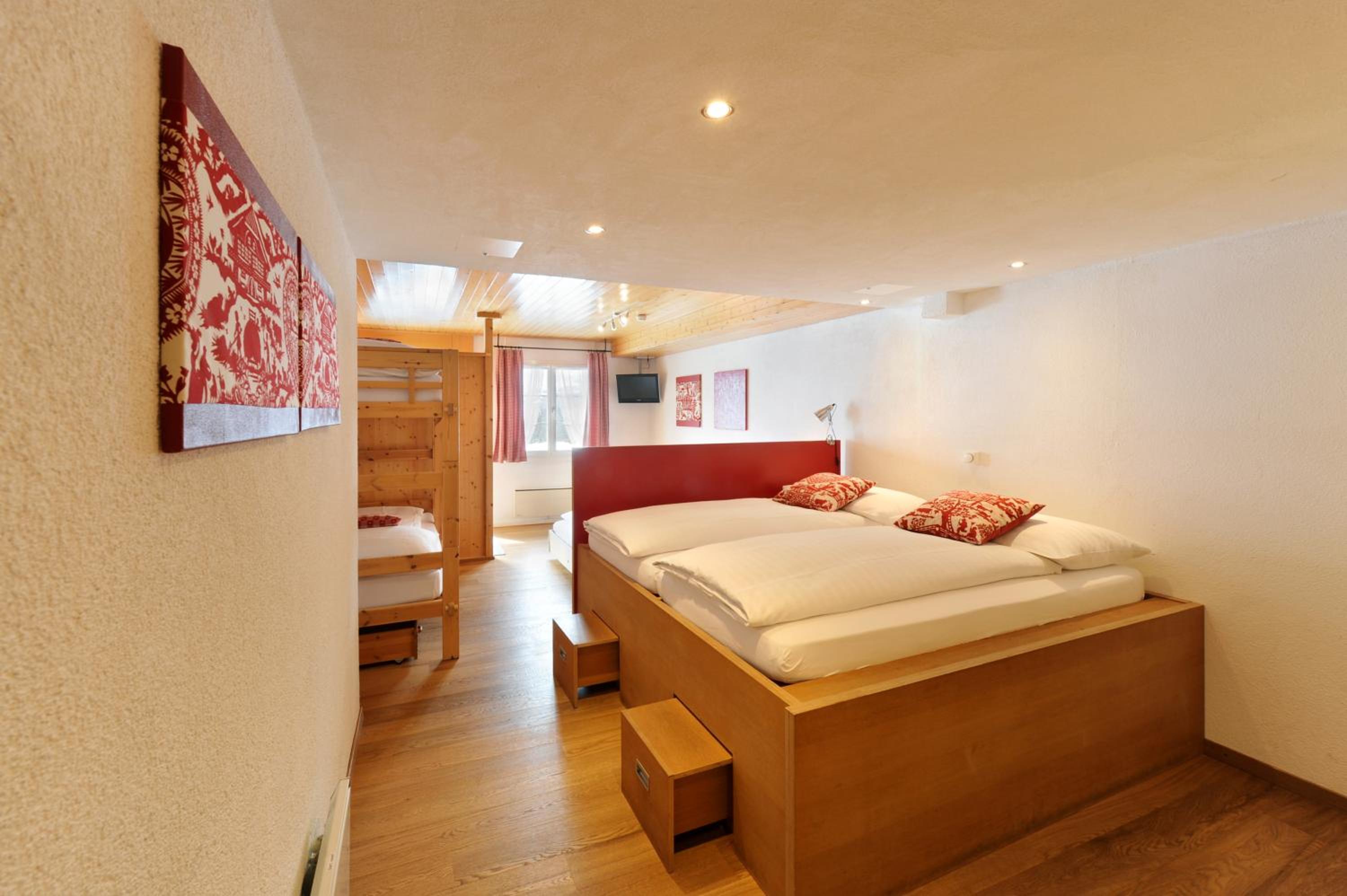 Room, 6 Beds, Eiger View
