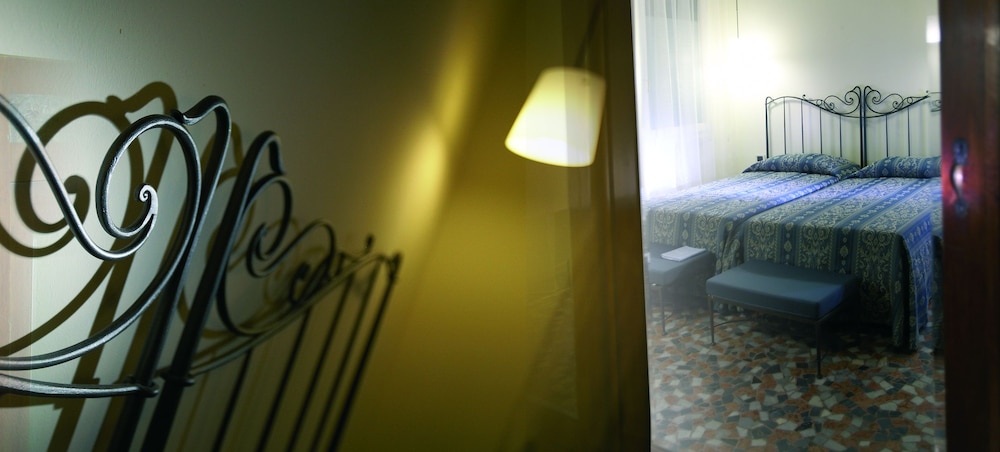 Cristina Hotel 20/40