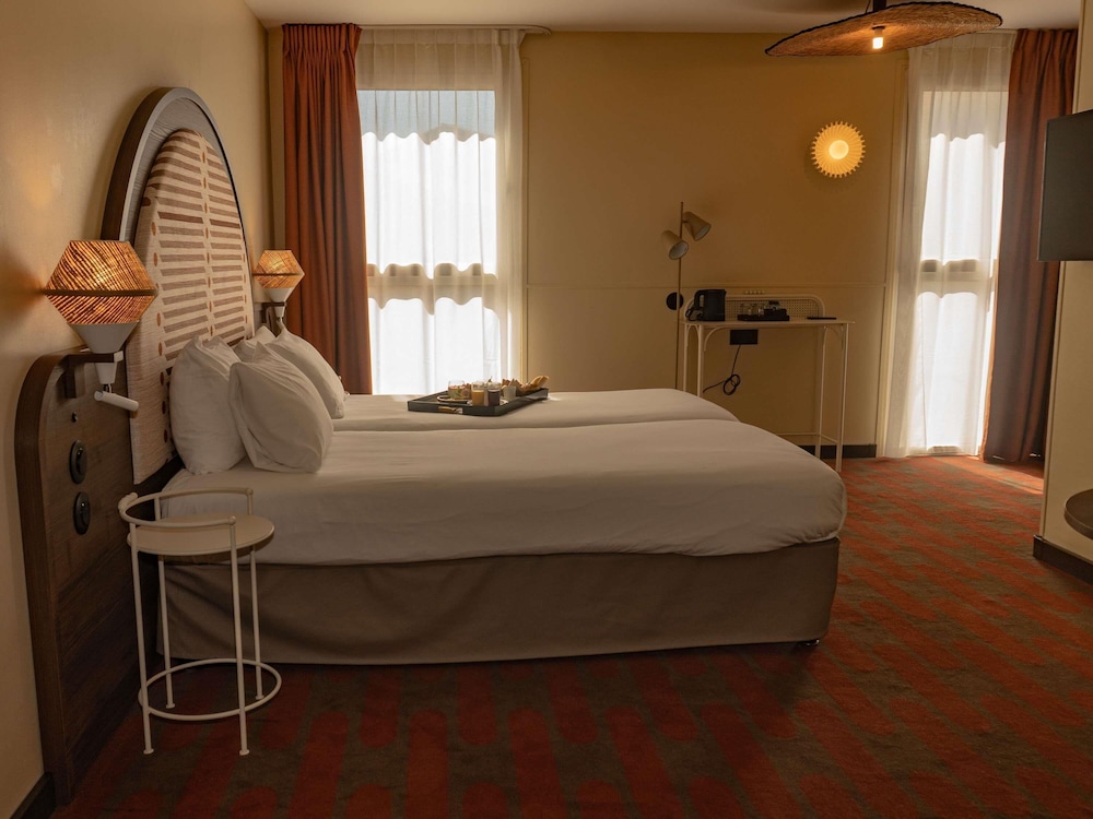 CLASSIC, TWIN BEDS