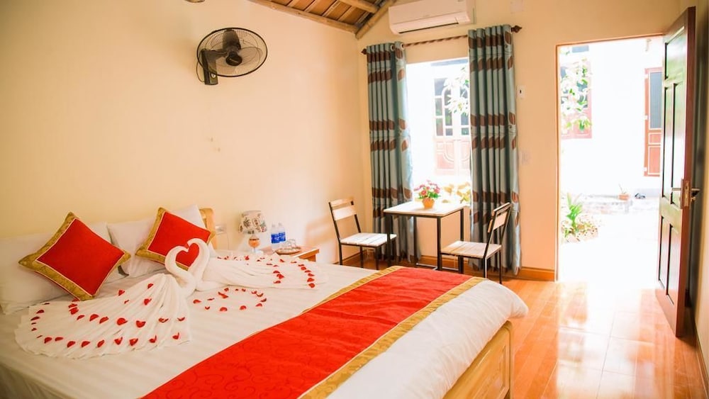 ROOM, DOUBLE BED