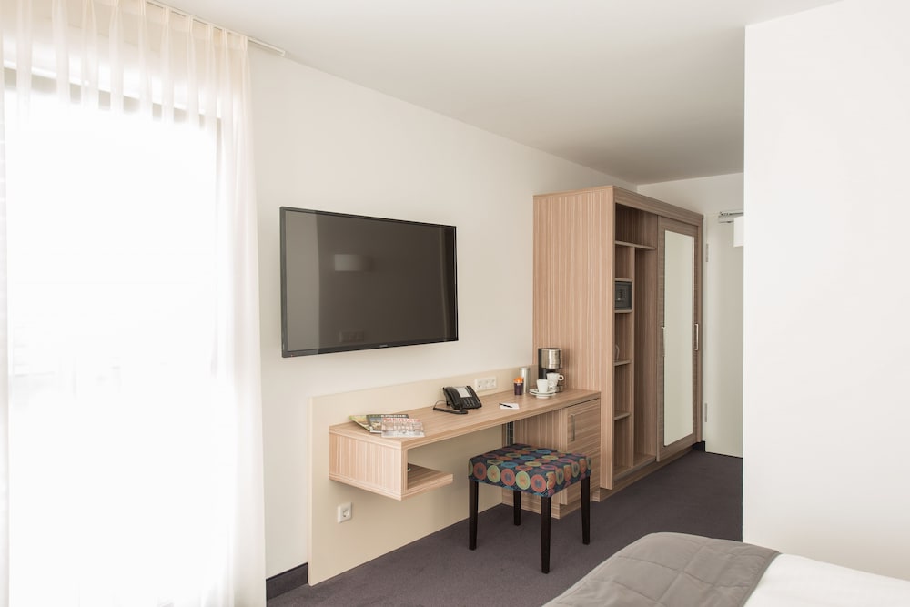 Book Hotel Leipzig 23/33