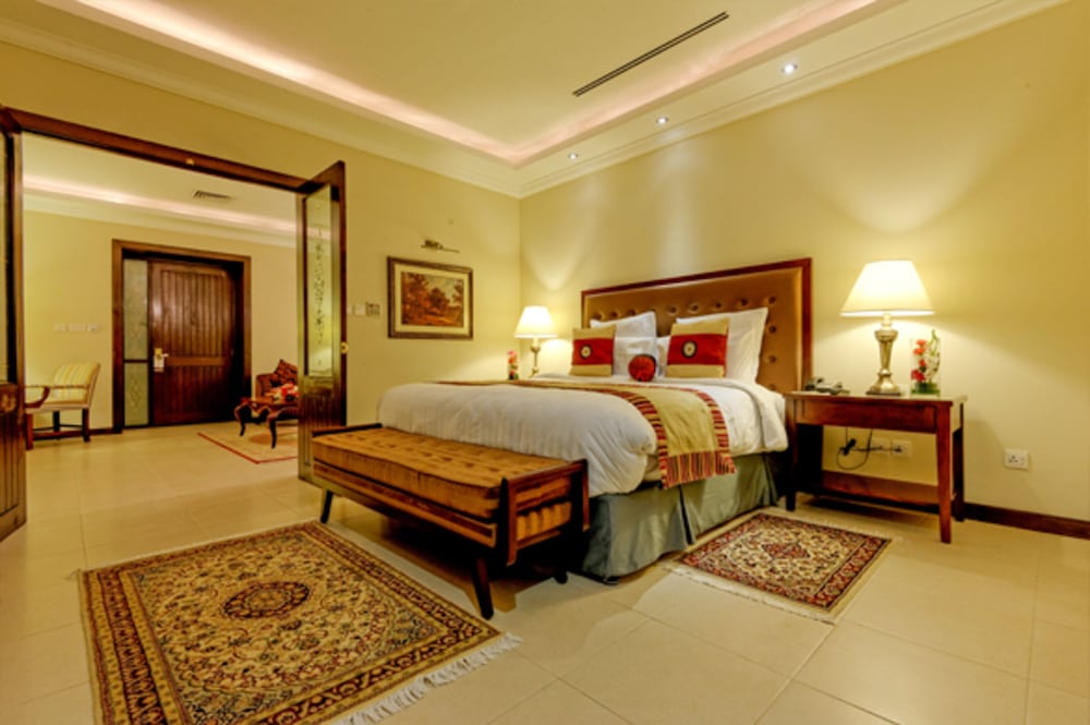 Faletti’s Hotel 21/68