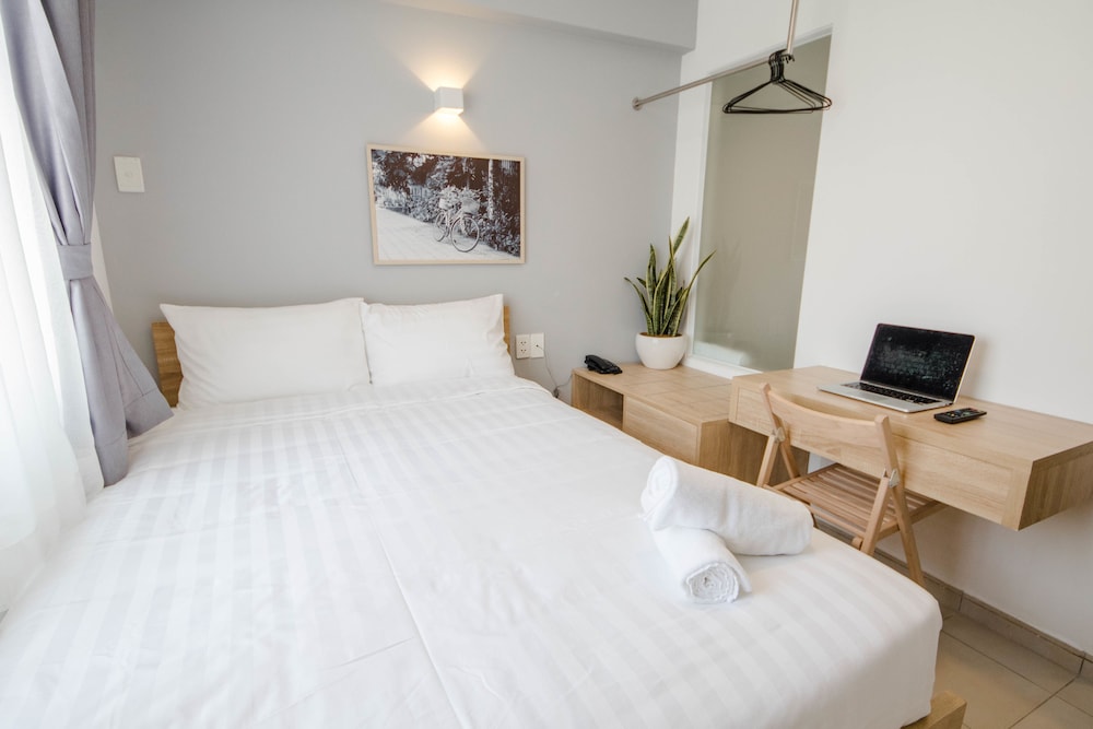 ROOM, SINGLE