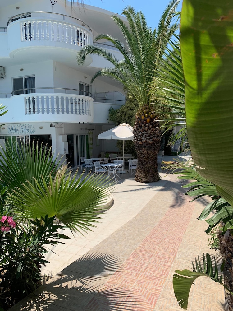 White Palace Studios 34/42