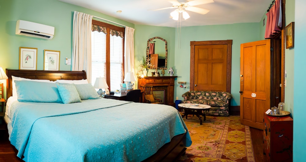Aurora, House, King Bed
