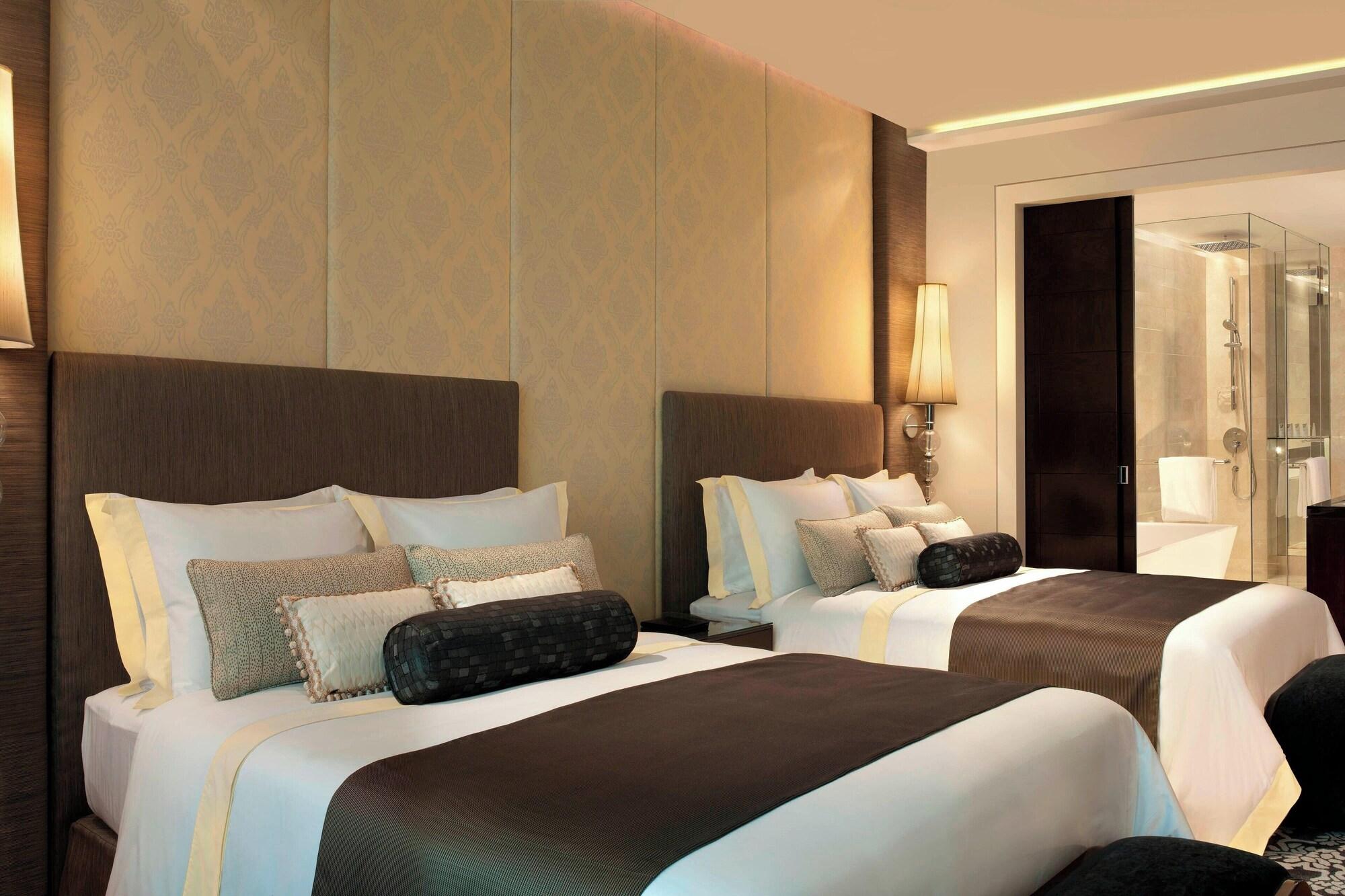 2 Bedrooms, Family Suite, Skyline View