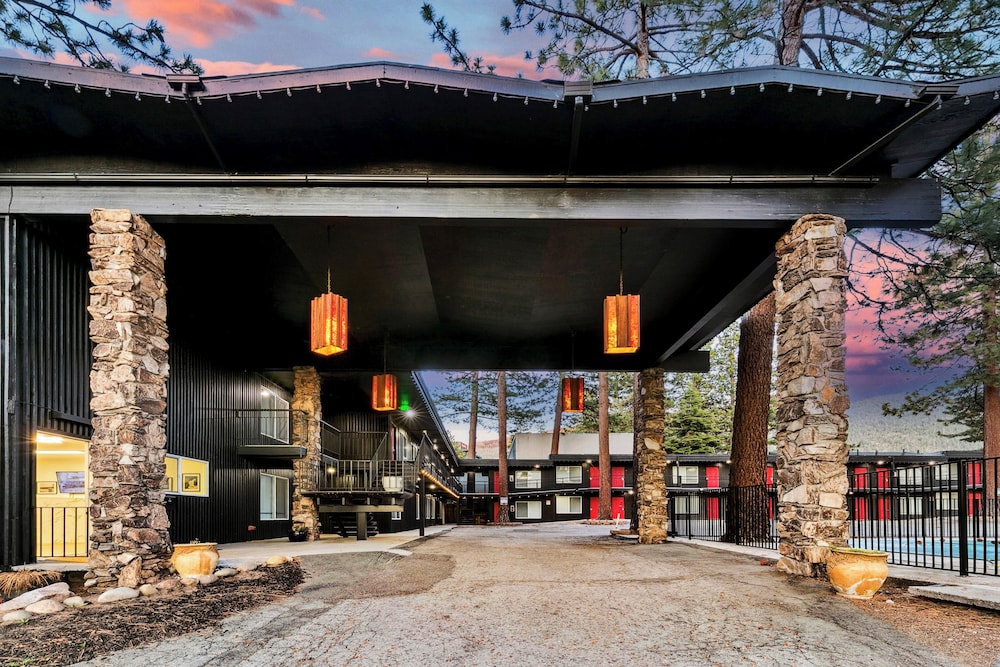 Lake Tahoe Ambassador Lodge 2/57