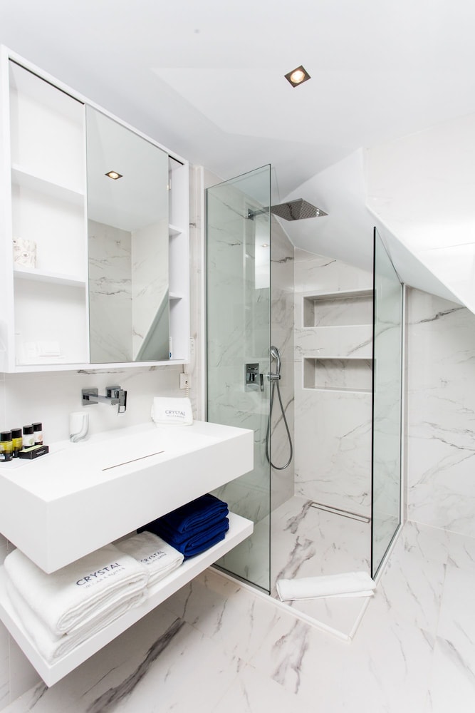 Crystal Villas & Suites 34/39