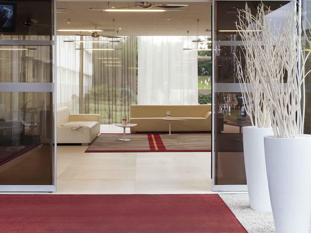 Hotel Mercure Paris Le Bourget 50/74