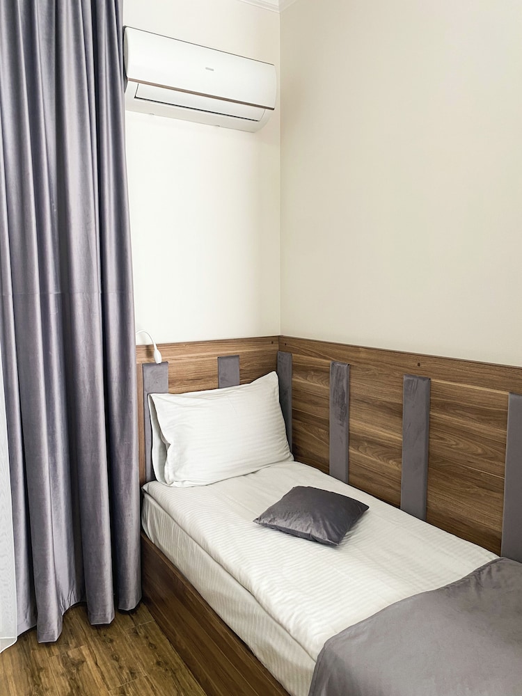 Alex Hotel 37/70