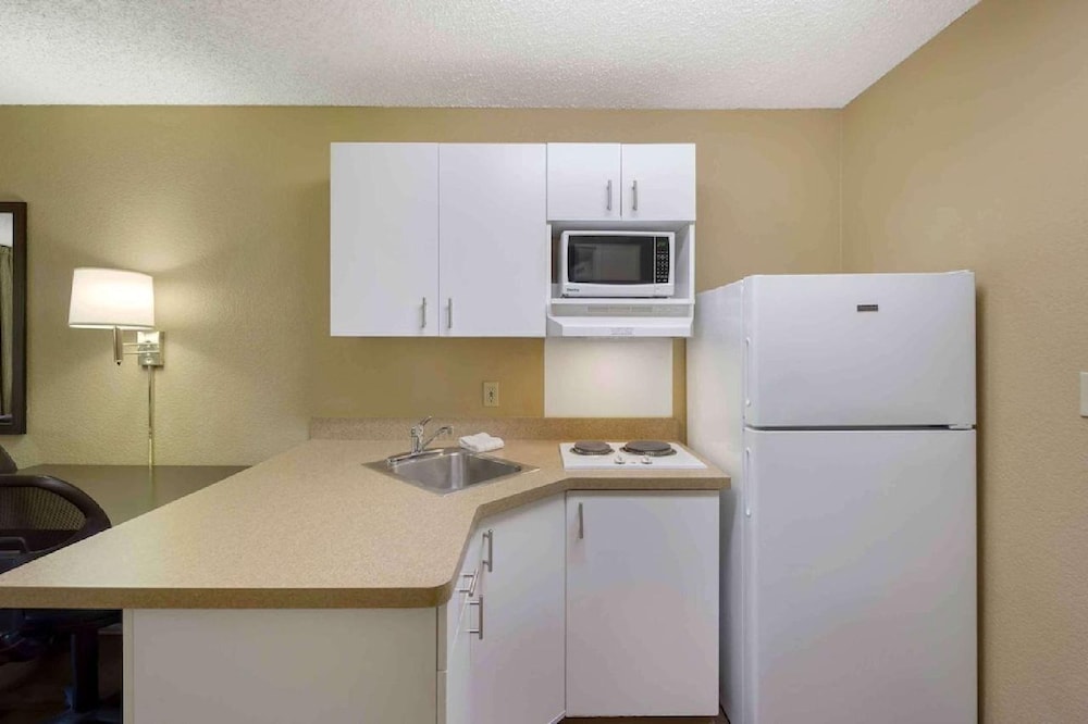 Studio 6 Suites Seattle Kent WA 53/53