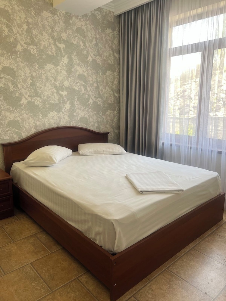 2 BEDROOMS, FAMILY, PRIVATE BATHROOM
