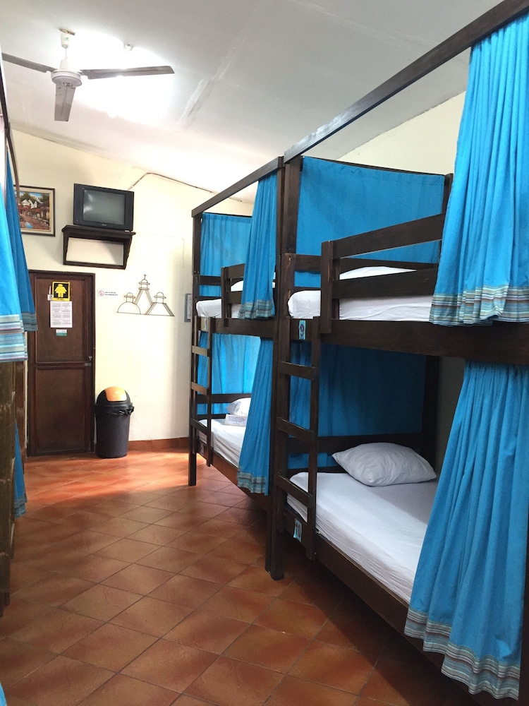 MIXED DORM, STANDARD, 2 BATHROOMS, COURTYARD AREA