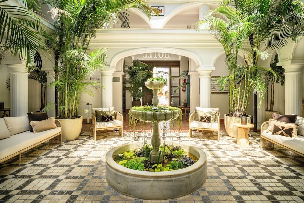 La Fonda Hotel 64/68