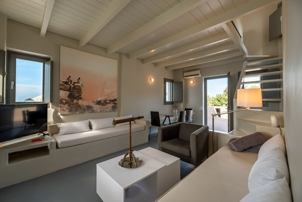 270 Oia's View 8/50