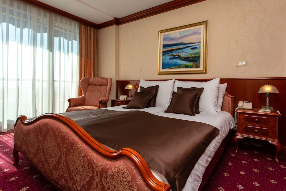 Grand Hotel Bernardin 10/50