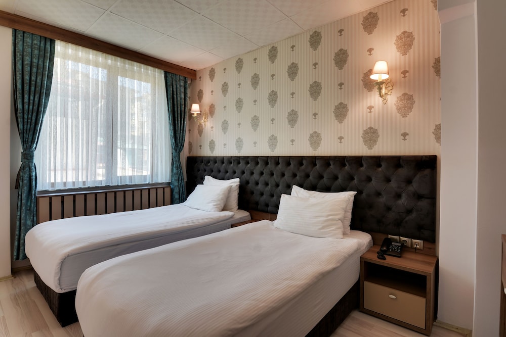Castillo Luxury Rooms And Suites 7/38