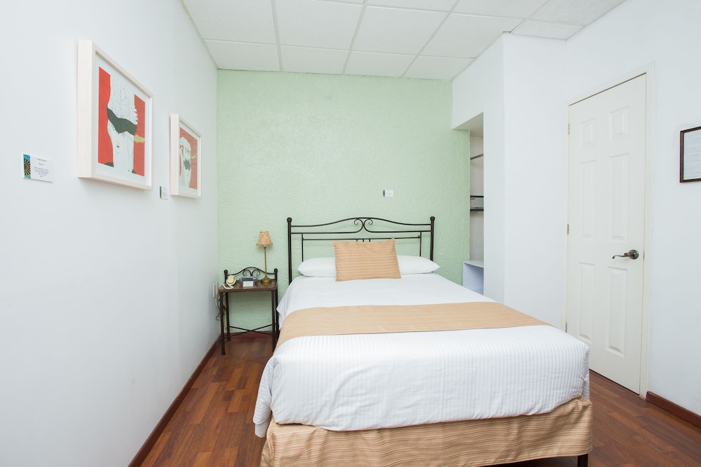 Portico Cultural Hotel 11/63